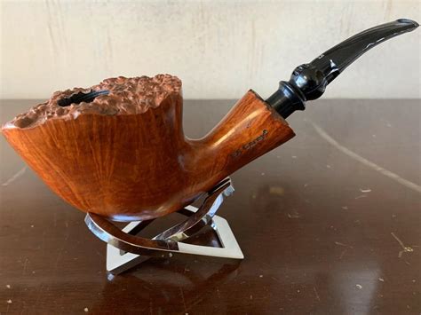 The Different Types of Tobacco that Complement a Carey Magic Inch Briar Pipe